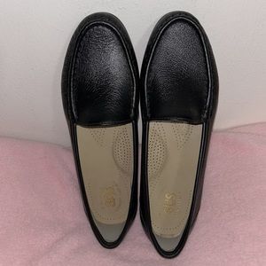 MOVING SALE ADDITIONAL 10%-30%  PLUS DISCOUNTED SHIPPING* SAS Shoes size 8